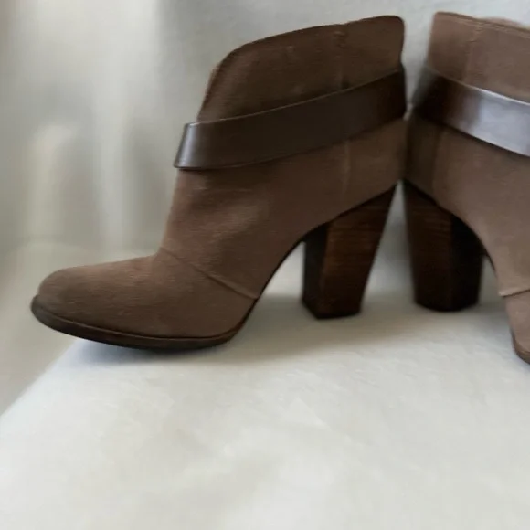 BCBG Size 7M Taupe Leather/Suede Booties - Picture 3 of 16